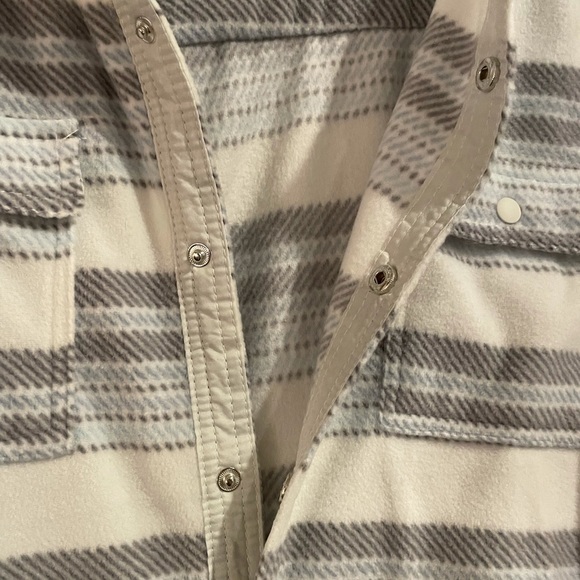 O’Neil soft fuzzy sweater flannel - Picture 3 of 4